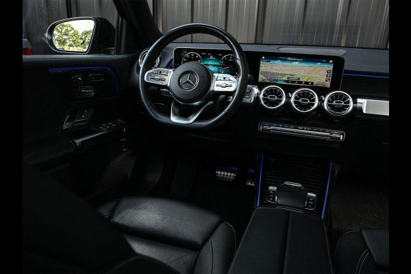 Mercedes-Benz Glb 250 4MATIC Premium Plus AMG Line | NL-Auto | Panoramdak | 360 Camera | Carbon Interieur | Memory Seats | Distronic | Ambiance Interieur | Trekhaak |
