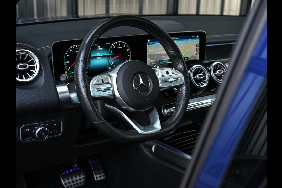 Mercedes-Benz Glb 250 4MATIC Premium Plus AMG Line | NL-Auto | Panoramdak | 360 Camera | Carbon Interieur | Memory Seats | Distronic | Ambiance Interieur | Trekhaak |