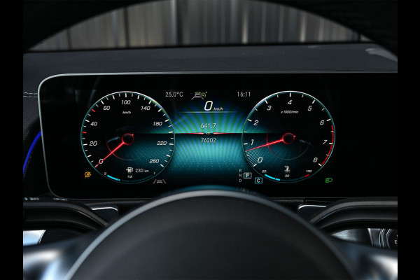 Mercedes-Benz Glb 250 4MATIC Premium Plus AMG Line | NL-Auto | Panoramdak | 360 Camera | Carbon Interieur | Memory Seats | Distronic | Ambiance Interieur | Trekhaak |