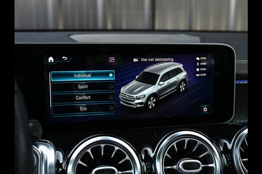 Mercedes-Benz Glb 250 4MATIC Premium Plus AMG Line | NL-Auto | Panoramdak | 360 Camera | Carbon Interieur | Memory Seats | Distronic | Ambiance Interieur | Trekhaak |