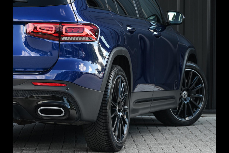 Mercedes-Benz Glb 250 4MATIC Premium Plus AMG Line | NL-Auto | Panoramdak | 360 Camera | Carbon Interieur | Memory Seats | Distronic | Ambiance Interieur | Trekhaak |