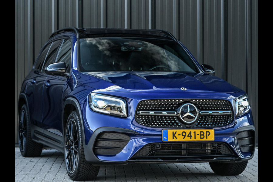 Mercedes-Benz Glb 250 4MATIC Premium Plus AMG Line | NL-Auto | Panoramdak | 360 Camera | Carbon Interieur | Memory Seats | Distronic | Ambiance Interieur | Trekhaak |