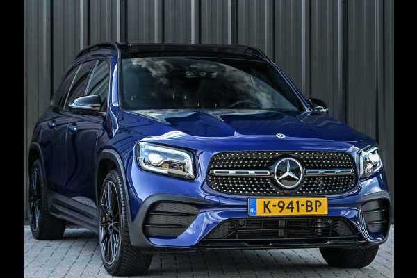 Mercedes-Benz Glb 250 4MATIC Premium Plus AMG Line | NL-Auto | Panoramdak | 360 Camera | Carbon Interieur | Memory Seats | Distronic | Ambiance Interieur | Trekhaak |