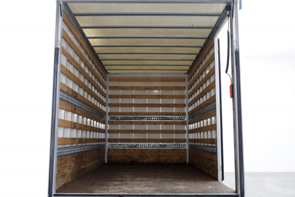 FUSO Canter 3.0D 150pk E6 Bakwagen met laadklep en zijdeur + trekhaak 3500kg 04-2020