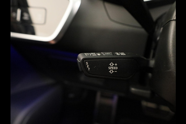 Audi A6 Avant 40 TFSI S edition Competition 204pk | Panoramadak | Verwarmbare voorstoelen | Parkeercamera | S-line interieur