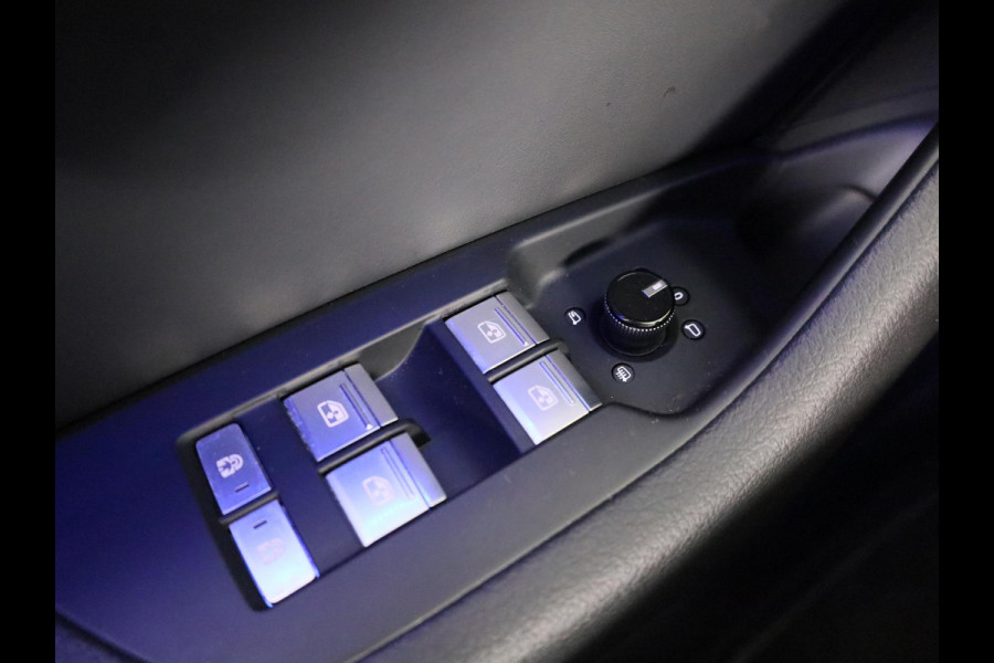 Audi A6 Avant 40 TFSI S edition Competition 204pk | Panoramadak | Verwarmbare voorstoelen | Parkeercamera | S-line interieur