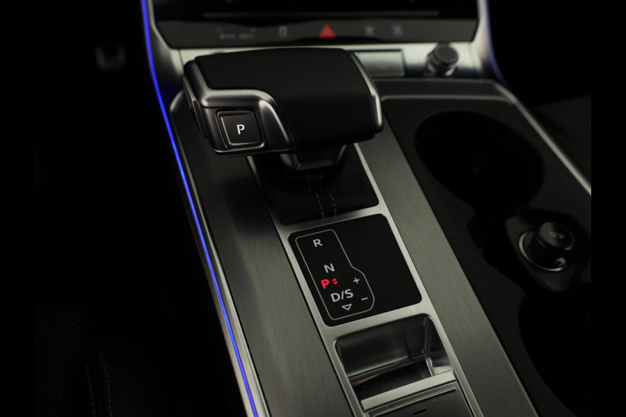 Audi A6 Avant 40 TFSI S edition Competition 204pk | Panoramadak | Verwarmbare voorstoelen | Parkeercamera | S-line interieur