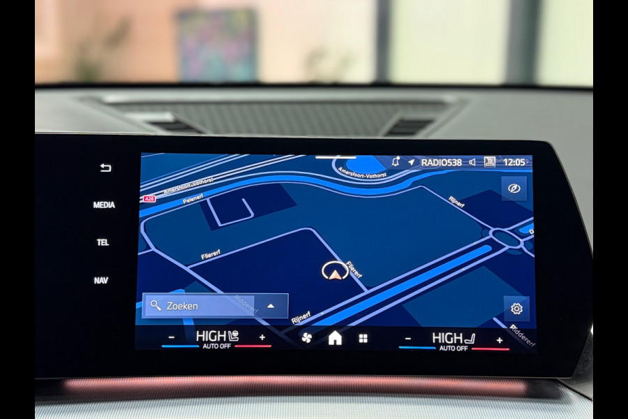 BMW X1 SDrive20i M Sport Pano Sportstoelen ACC Trekhaak Navi LED Camera Carplay