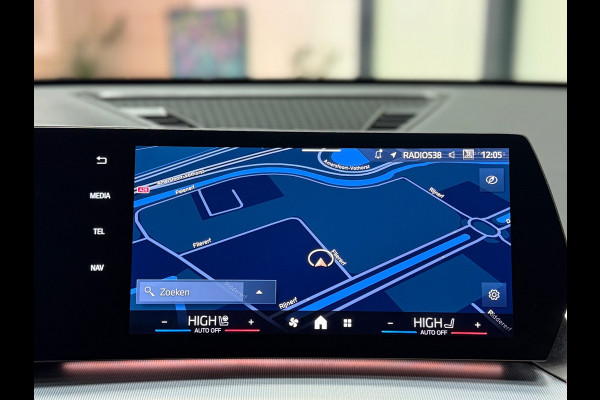 BMW X1 SDrive20i M Sport Pano Sportstoelen ACC Trekhaak Navi LED Camera Carplay
