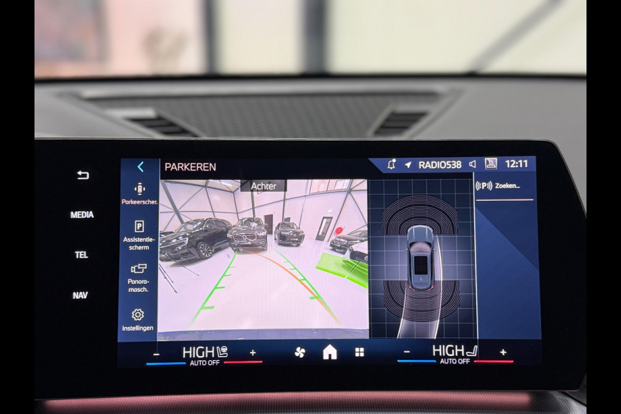 BMW X1 SDrive20i M Sport Pano Sportstoelen ACC Trekhaak Navi LED Camera Carplay