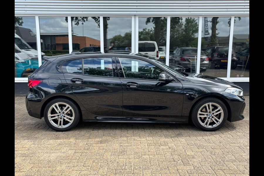 BMW 1-serie 118i Executive Edition | M Pakket | Leer | Apple Carplay | Sfeerverlichting | Parkeersensoren