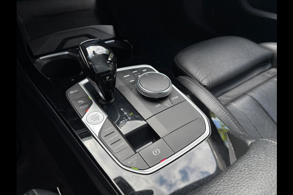 BMW 1-serie 118i Executive Edition | M Pakket | Leer | Apple Carplay | Sfeerverlichting | Parkeersensoren