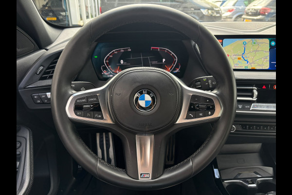 BMW 1-serie 118i Executive Edition | M Pakket | Leer | Apple Carplay | Sfeerverlichting | Parkeersensoren