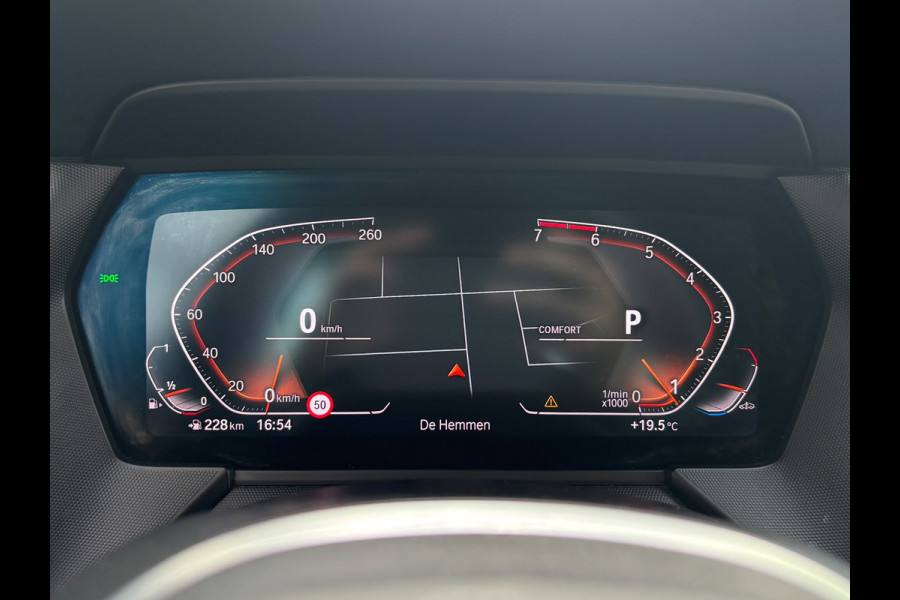 BMW 1-serie 118i Executive Edition | M Pakket | Leer | Apple Carplay | Sfeerverlichting | Parkeersensoren