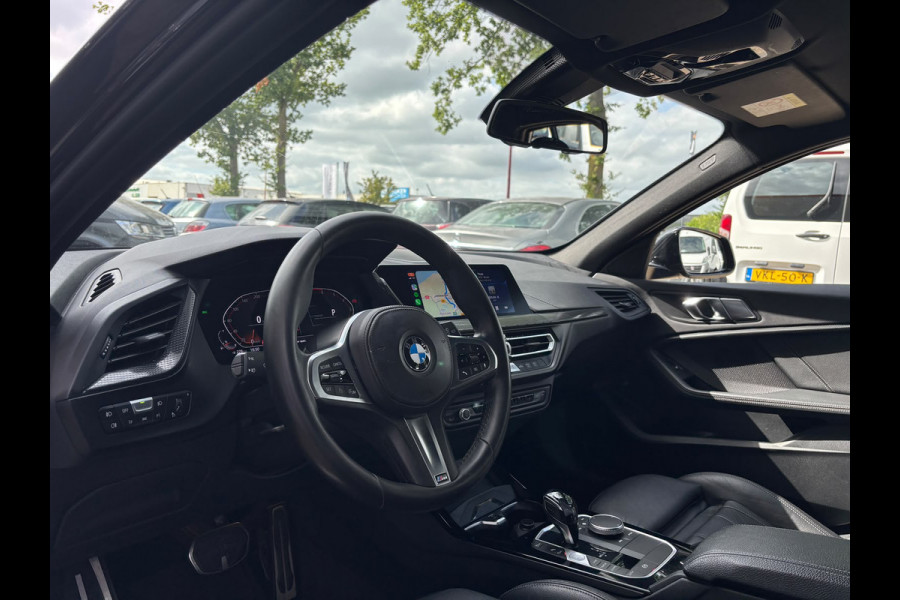 BMW 1-serie 118i Executive Edition | M Pakket | Leer | Apple Carplay | Sfeerverlichting | Parkeersensoren
