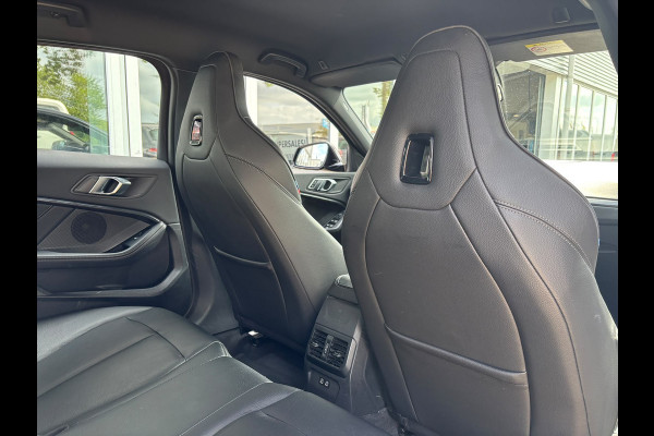 BMW 1-serie 118i Executive Edition | M Pakket | Leer | Apple Carplay | Sfeerverlichting | Parkeersensoren