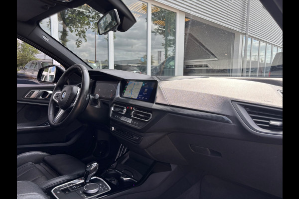 BMW 1-serie 118i Executive Edition | M Pakket | Leer | Apple Carplay | Sfeerverlichting | Parkeersensoren