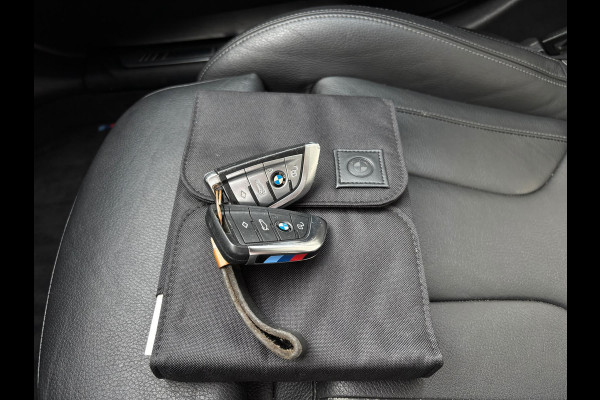BMW 1-serie 118i Executive Edition | M Pakket | Leer | Apple Carplay | Sfeerverlichting | Parkeersensoren