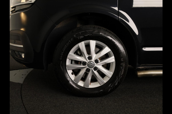 Volkswagen Transporter 2.0 TDI L2H1 30 DC 150 pk Automaat | Navigatie | Trekhaak | Parkeersensoren | Achteruitrijcamera | Cruise control |