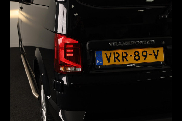 Volkswagen Transporter 2.0 TDI L2H1 30 DC 150 pk Automaat | Navigatie | Trekhaak | Parkeersensoren | Achteruitrijcamera | Cruise control |