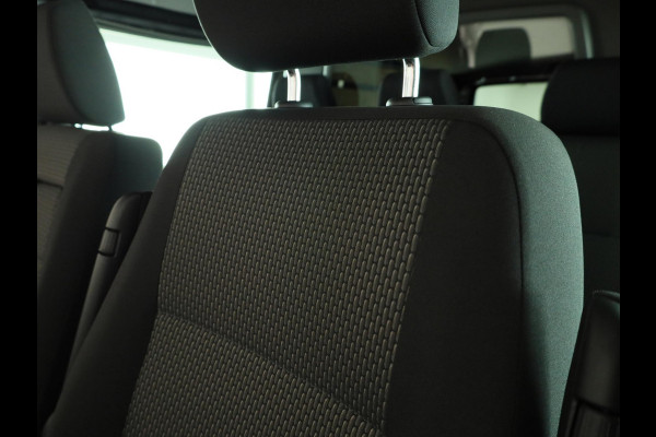 Volkswagen Transporter 2.0 TDI L2H1 30 DC 150 pk Automaat | Navigatie | Trekhaak | Parkeersensoren | Achteruitrijcamera | Cruise control |