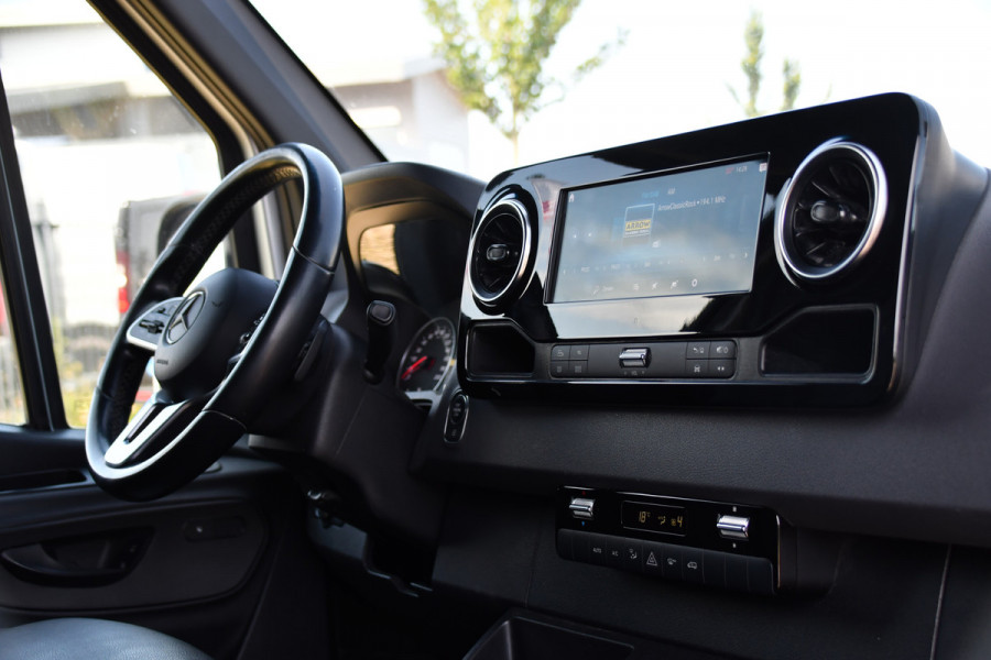 Mercedes-Benz Sprinter 319 V6 3.0 CDI L2H1 PB Edition 360 Camera, Adaptieve Cruise, Carplay, 3500kg Trekhaak, LED, 10,5'' Mbux, Sensoren, Leder, Stoelverwarming, Uniek!
