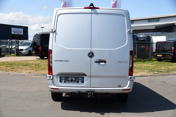 Mercedes-Benz Sprinter 319 V6 3.0 CDI L2H1 PB Edition 360 Camera, Adaptieve Cruise, Carplay, 3500kg Trekhaak, LED, 10,5'' Mbux, Sensoren, Leder, Stoelverwarming, Uniek!
