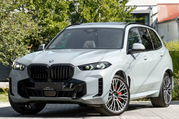 BMW X5 xDrive50e M-SPORT Pro ** LED, GRAU LEDER, NAVI+, PANORAMA, TREKH, 22-invh LMV, LUCHT ** Ex BMW - UNFALLFREI ** ** INFORMEER OOK NAAR ONZE AANTREKKELIJKE FINANCIAL-LEASE TARIEVEN **