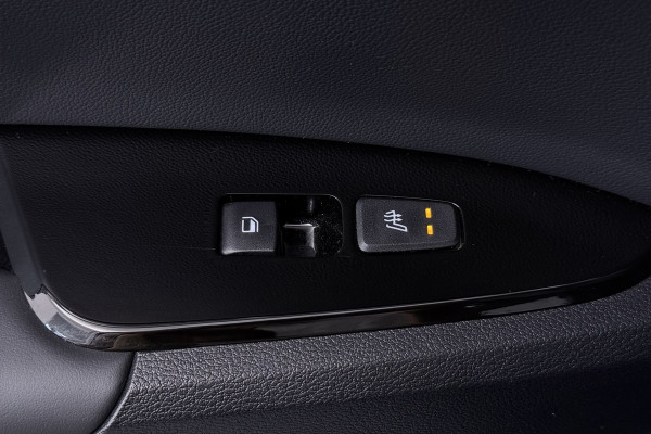 Kia Sportage 1.6 T-GDi Plug-in Hybrid AWD DynamicPlusLine (PANORAMADAK, TREKHAAK, STOEL/STUUR VERWARMING, CAMERA, ELEKTR STOELEN)