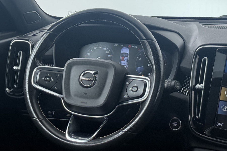 Volvo XC40 2.0 B4 Inscription (PANORAMADAK, TREKHAAK, STOEL/STUUR VERWARMING, CAMERA, PARKEERSENSOREN)