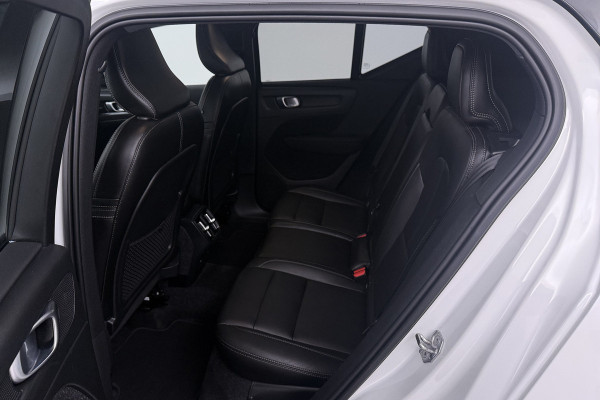 Volvo XC40 2.0 B4 Inscription (PANORAMADAK, TREKHAAK, STOEL/STUUR VERWARMING, CAMERA, PARKEERSENSOREN)