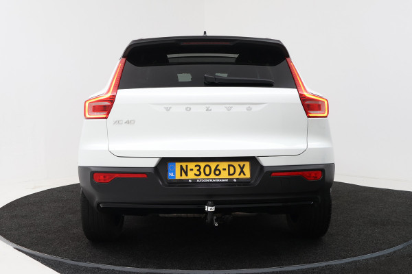 Volvo XC40 2.0 B4 Inscription (PANORAMADAK, TREKHAAK, STOEL/STUUR VERWARMING, CAMERA, PARKEERSENSOREN)