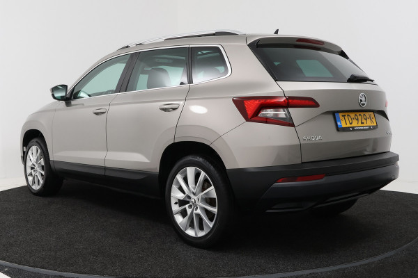 Škoda Karoq 1.5 TSI ACT Ambition Business (PANORAMADAK, STOELVERWARMING, NAVIGATIE, PARKEERSENSOREN)