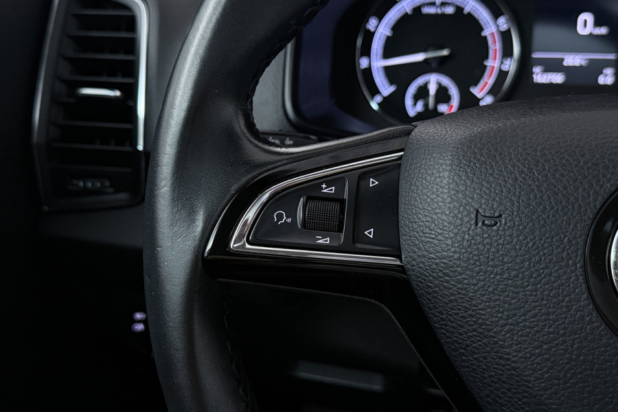 Škoda Karoq 1.5 TSI ACT Ambition Business (PANORAMADAK, STOELVERWARMING, NAVIGATIE, PARKEERSENSOREN)