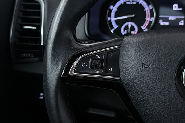 Škoda Karoq 1.5 TSI ACT Ambition Business (PANORAMADAK, STOELVERWARMING, NAVIGATIE, PARKEERSENSOREN)