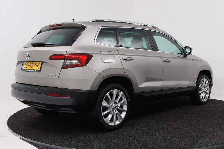 Škoda Karoq 1.5 TSI ACT Ambition Business (PANORAMADAK, STOELVERWARMING, NAVIGATIE, PARKEERSENSOREN)