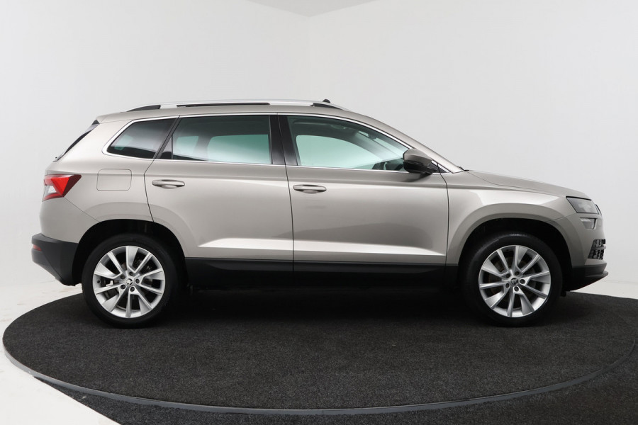 Škoda Karoq 1.5 TSI ACT Ambition Business (PANORAMADAK, STOELVERWARMING, NAVIGATIE, PARKEERSENSOREN)