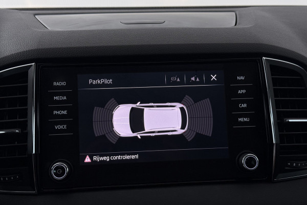 Škoda Karoq 1.5 TSI ACT Ambition Business (PANORAMADAK, STOELVERWARMING, NAVIGATIE, PARKEERSENSOREN)