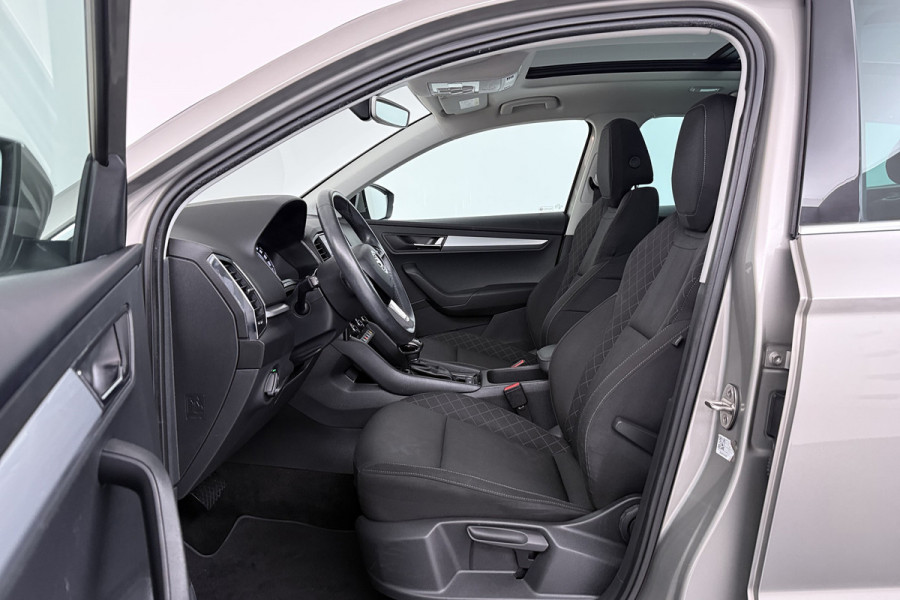Škoda Karoq 1.5 TSI ACT Ambition Business (PANORAMADAK, STOELVERWARMING, NAVIGATIE, PARKEERSENSOREN)