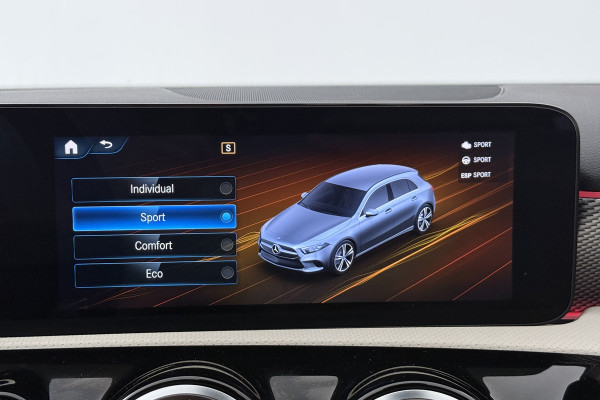 Mercedes-Benz A-Klasse 180 Business Solution Luxury (STOELVERWARMING, SFEERVERLICHTING, NAVIGATIE, CAMERA, PARKEERSENSOREN)