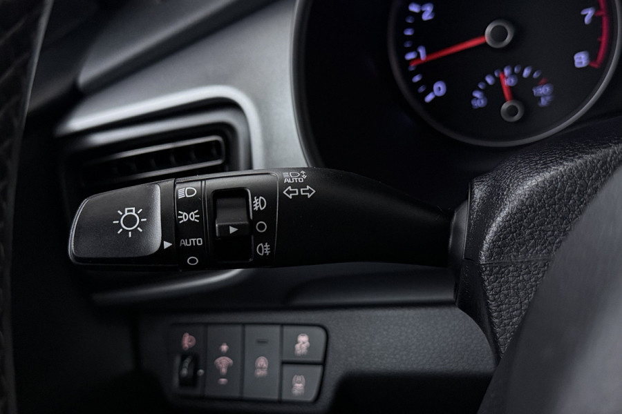 Kia Stonic 1.0 T-GDi MHEV DynamicLine (ACHTERUITRIJCAMERA, CARPLAY NAVIGATIE, PARKEERSENSOREN)