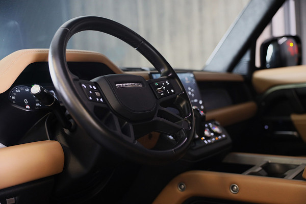 Land Rover Defender 110 2.0 P300e 110 X-Dynamic HSE / Head Up / Memory / Elek Stoelen / Acc / Lane Assist / 360 Camera / Open Pano