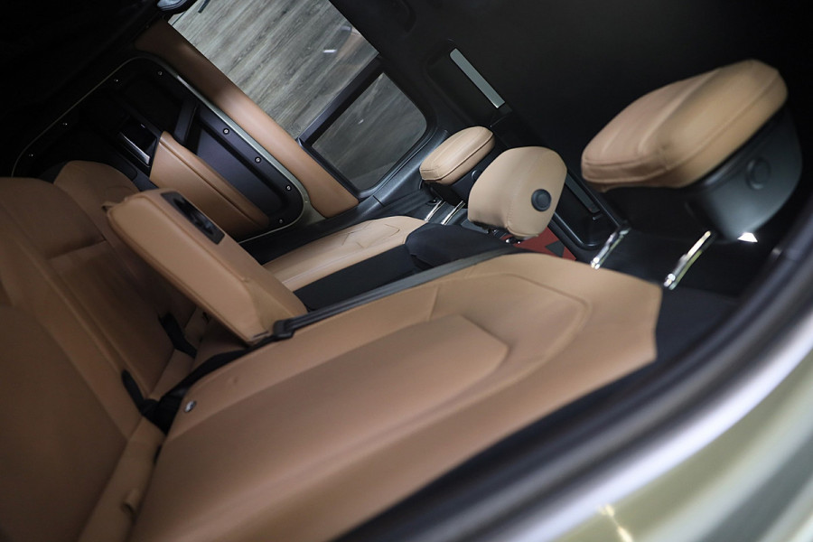 Land Rover Defender 110 2.0 P300e 110 X-Dynamic HSE / Head Up / Memory / Elek Stoelen / Acc / Lane Assist / 360 Camera / Open Pano