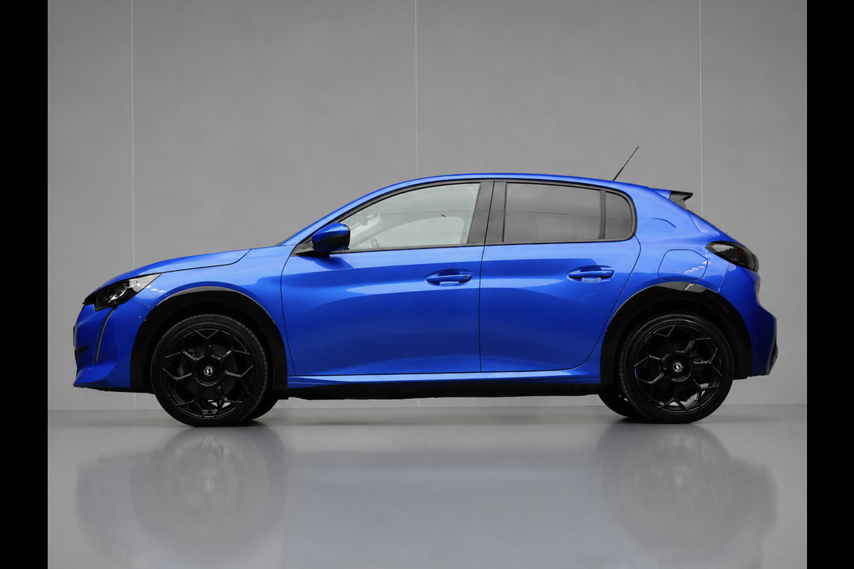 Peugeot e-208 EV Allure 50 kWh Sport (APPLE CARPLAY,NAVI,CAMERA,SFEERVERLICHTING,LED,CLIMATE,CRUISE,GETINT,SPORTSTOELEN,LM VELGEN)