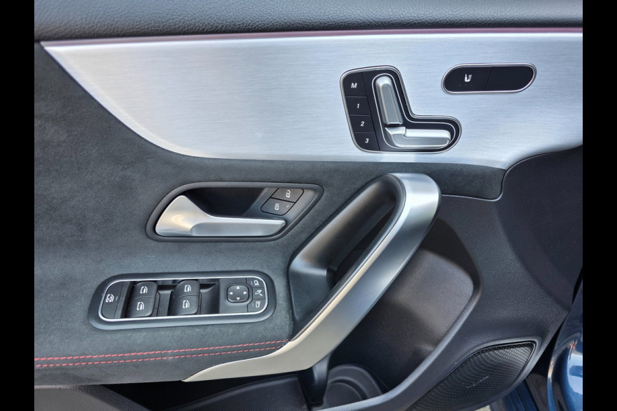 Mercedes-Benz A-Klasse NAP !! / PANO / SFEER / BURMESTER / KEYLESS / CARPLAY / CAMERA / MEMORY / ALCANTARA / FLIPPERS / 19 INCH !