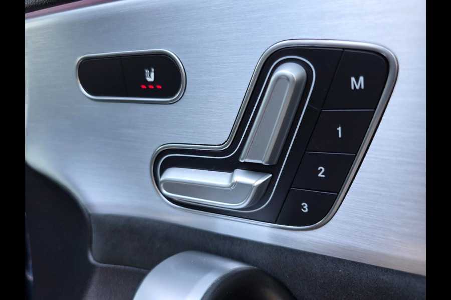 Mercedes-Benz A-Klasse NAP !! / PANO / SFEER / BURMESTER / KEYLESS / CARPLAY / CAMERA / MEMORY / ALCANTARA / FLIPPERS / 19 INCH !