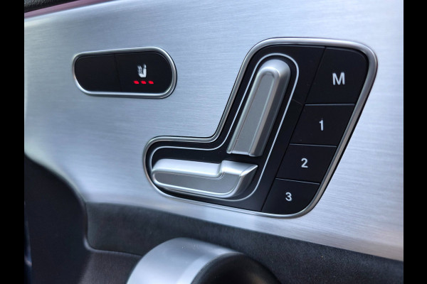 Mercedes-Benz A-Klasse NAP !! / PANO / SFEER / BURMESTER / KEYLESS / CARPLAY / CAMERA / MEMORY / ALCANTARA / FLIPPERS / 19 INCH !