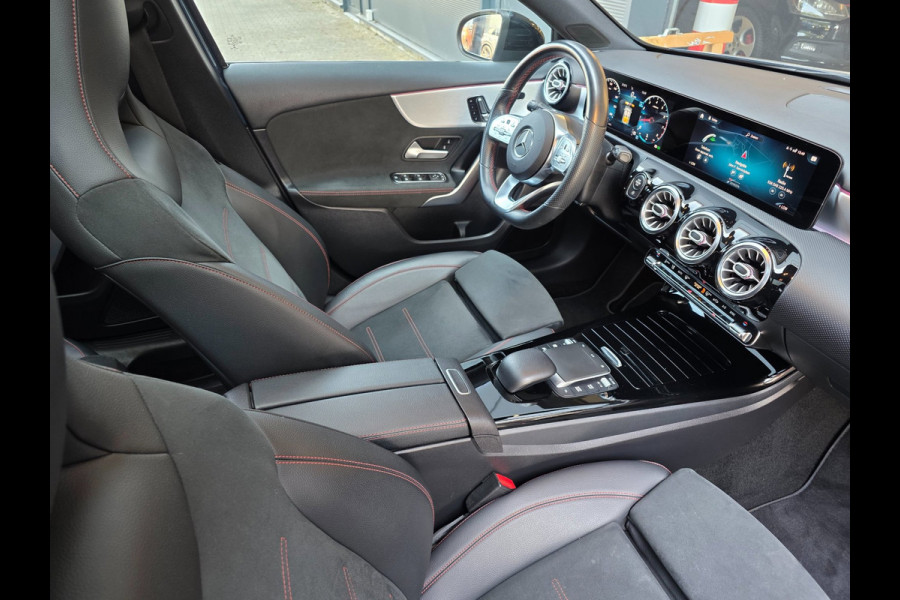 Mercedes-Benz A-Klasse NAP !! / PANO / SFEER / BURMESTER / KEYLESS / CARPLAY / CAMERA / MEMORY / ALCANTARA / FLIPPERS / 19 INCH !