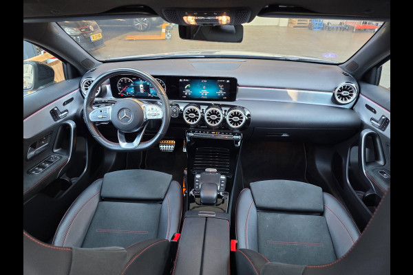 Mercedes-Benz A-Klasse NAP !! / PANO / SFEER / BURMESTER / KEYLESS / CARPLAY / CAMERA / MEMORY / ALCANTARA / FLIPPERS / 19 INCH !