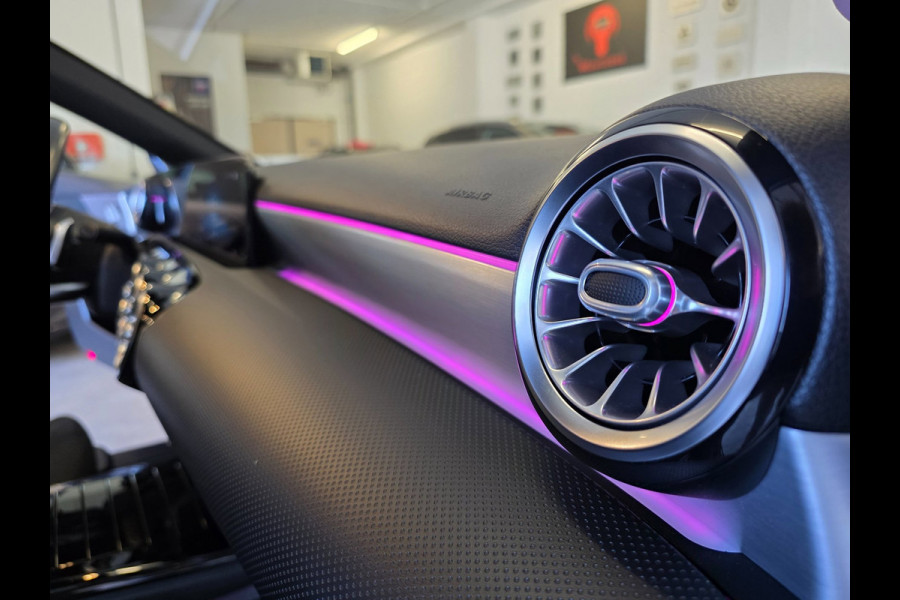 Mercedes-Benz A-Klasse NAP !! / PANO / SFEER / BURMESTER / KEYLESS / CARPLAY / CAMERA / MEMORY / ALCANTARA / FLIPPERS / 19 INCH !